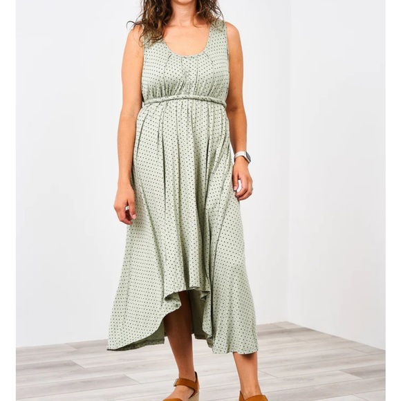Latched Mama Dresses & Skirts - NWT Latched Mama Porcelain Dot Pleated Dress- Standard